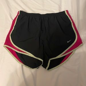 GUC womens size medium black Nike tempo shorts